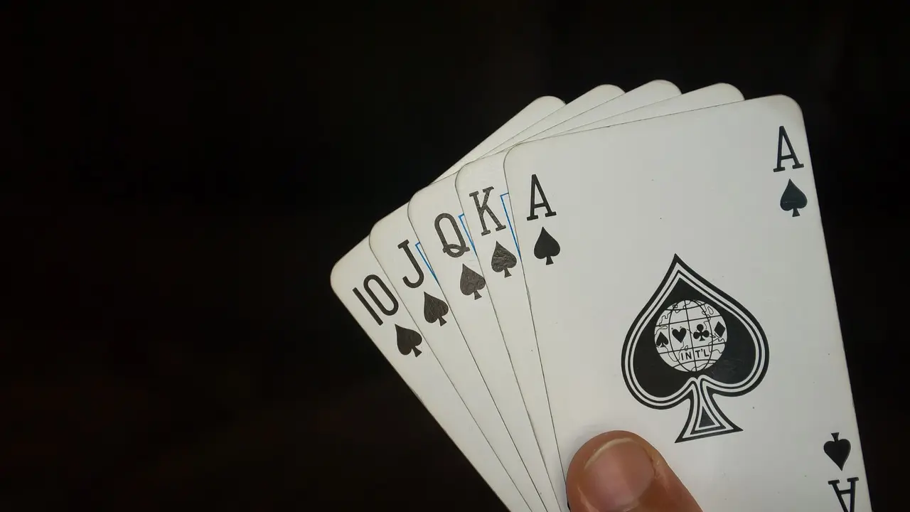 Jeux de cartes à deux : bluffer gagnant