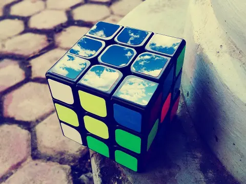 Les compétitions de Rubik's Cube : comment ça se passe