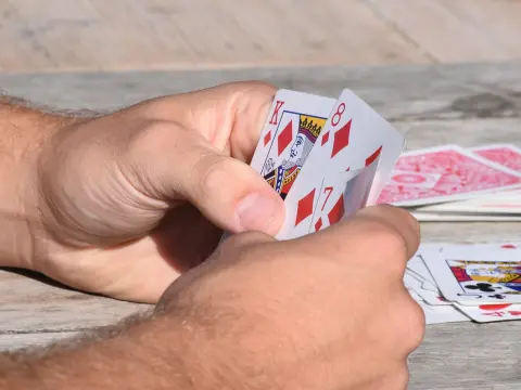 Le Klondike à quatre decks : défi ultime pour les fans de solitaire