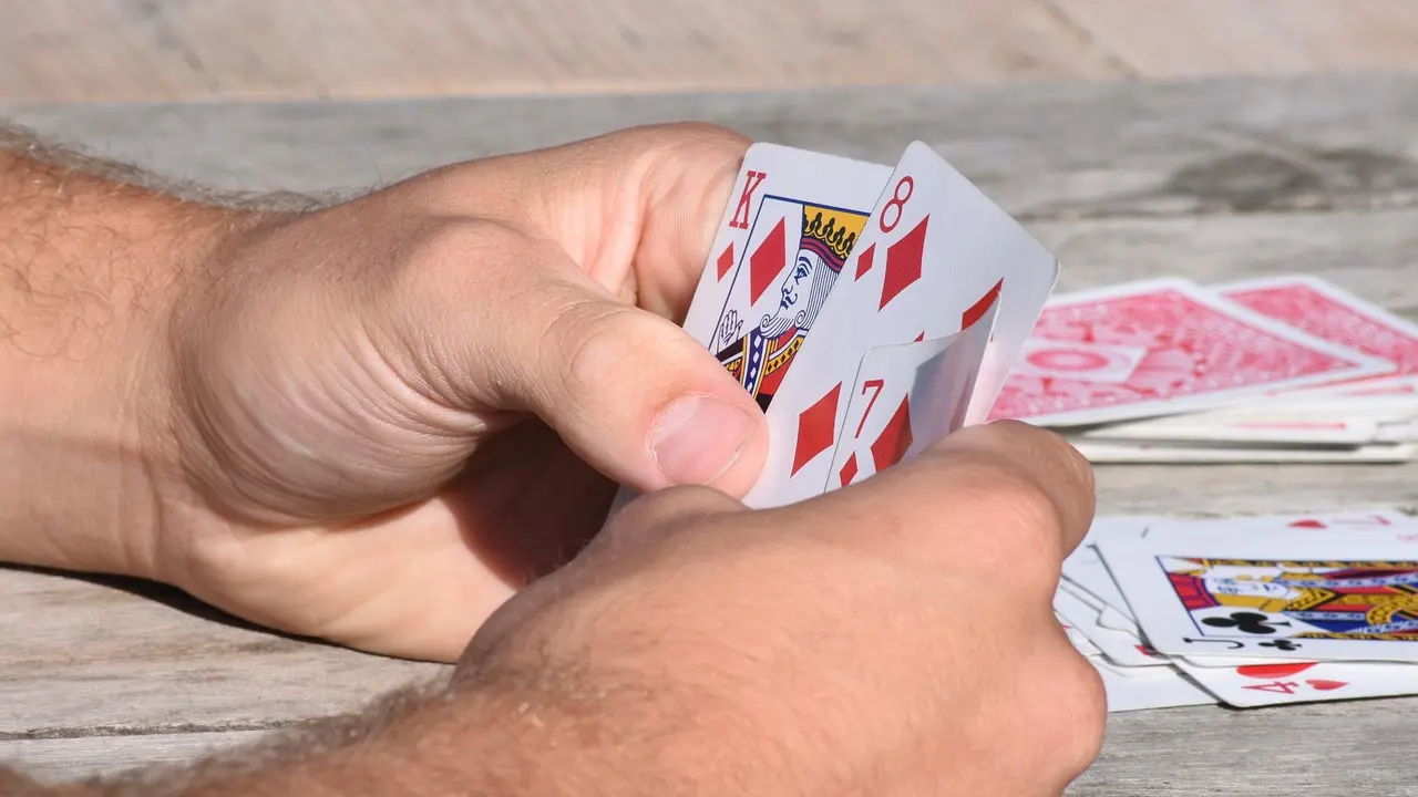 Le Klondike à quatre decks : défi ultime pour les fans de solitaire