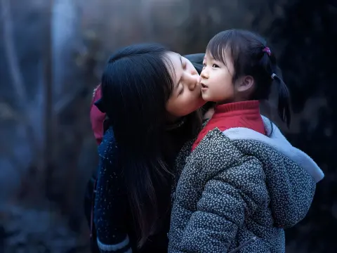  Les jeux d'ambiance les plus drôles à jouer en famille